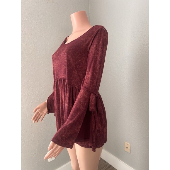 Andree by Unit Womens Red TIE DYE Peplum Top Sz Medium Bell Sleeves soft Blouse - Picture 9 of 10